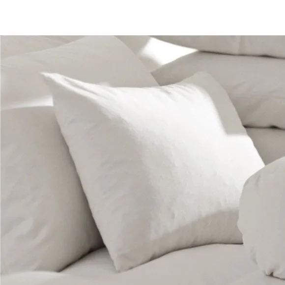 NWOT Pottery Barn 20 x20 down alternative insert - Picture 3 of 5